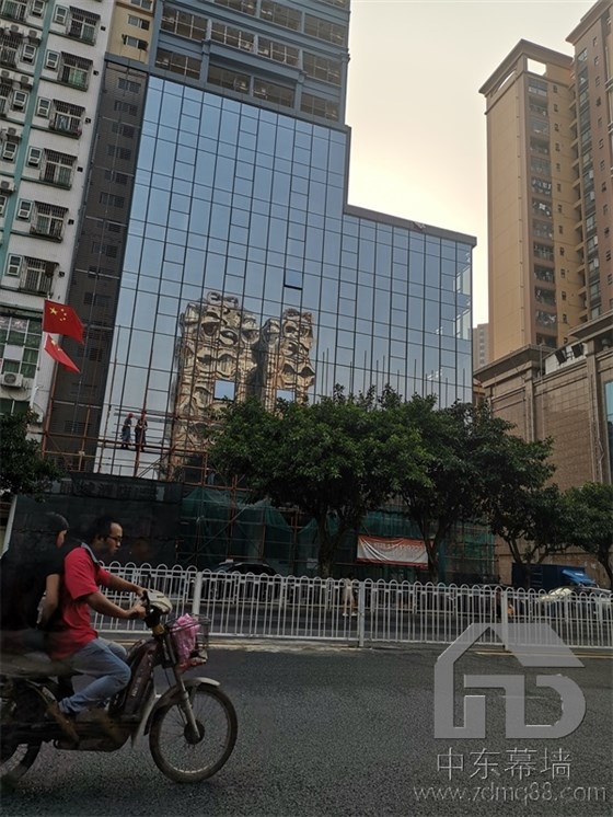 鋁板幕墻建筑與傳統(tǒng)建筑的區(qū)別？