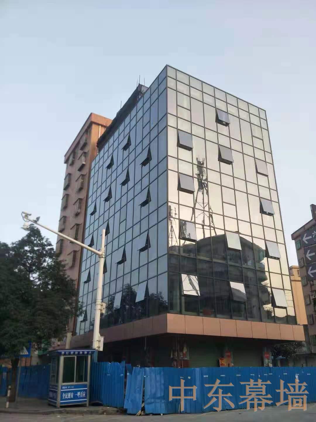 為什么建筑師喜歡在建筑外立面設(shè)計用玻璃幕墻立面？【中東幕墻】