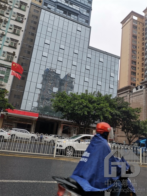 鋁板幕墻與鋁塑板幕墻有哪些區(qū)別？